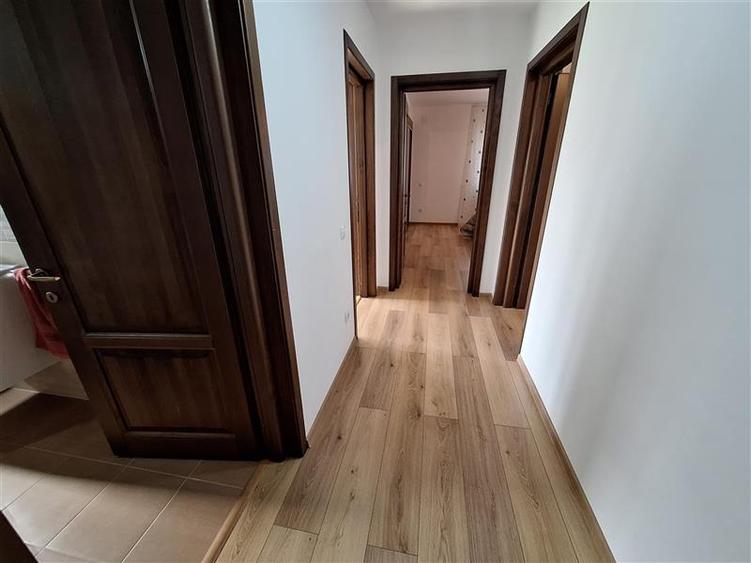 Casă individuală cu 4 camere cu Teren 1000 Mp în 9 Mai
