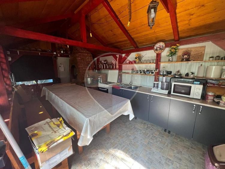 Casă cu 2 camere cu Teren 6943 Mp în Gologanu