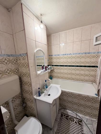 Apartament cu 3 camere decomandat în Lacul Tei