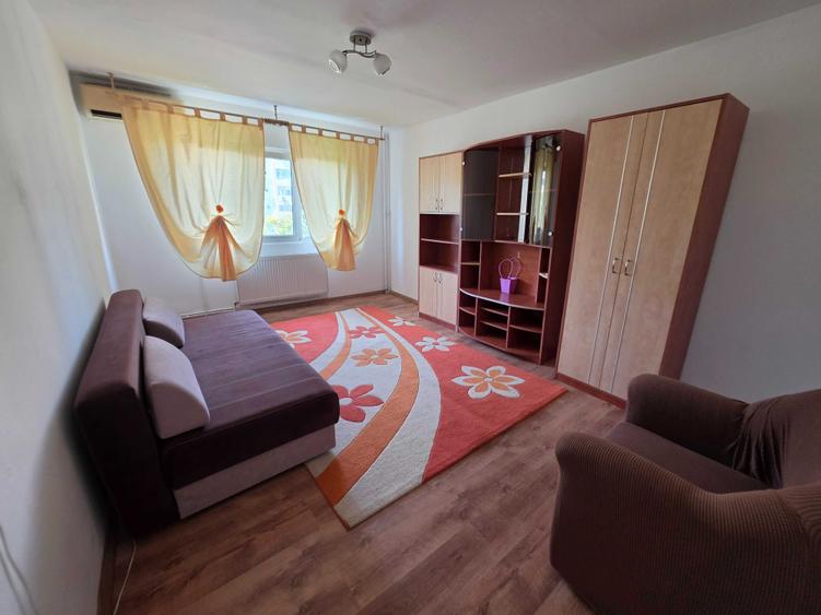 Apartament cu 2 camere decomandat în Nicolina