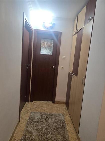 Apartament cu 3 camere decomandat, mobilat în Central