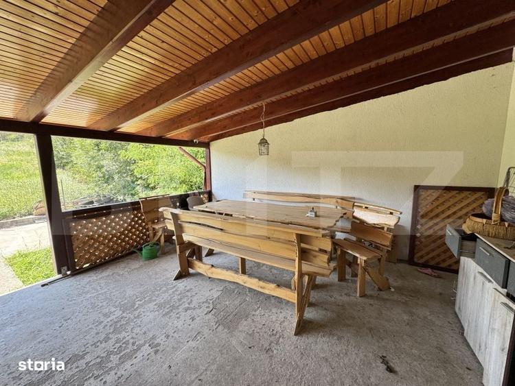 Casă cu 4 camere în Guruslău