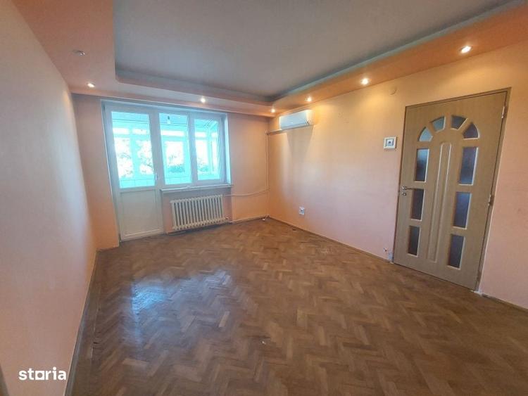 Apartament cu 3 camere semidecomandat în Titulescu