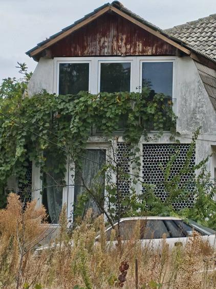 Casă cu 2 camere cu Teren 1600 Mp în Malu Mare
