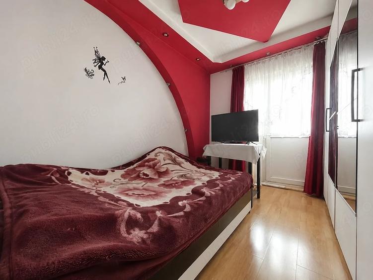 Apartament cu 4 camere decomandat în Confecții