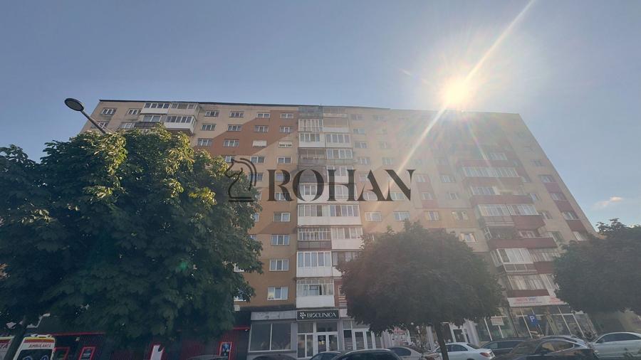 Apartament cu 3 camere decomandat în Cetate
