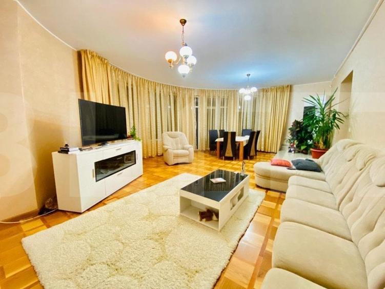 Casă individuală cu 10 camere cu Garaj în Zorilor