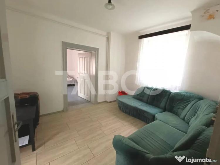 Apartament cu 3 camere semidecomandat în Orașul de Jos