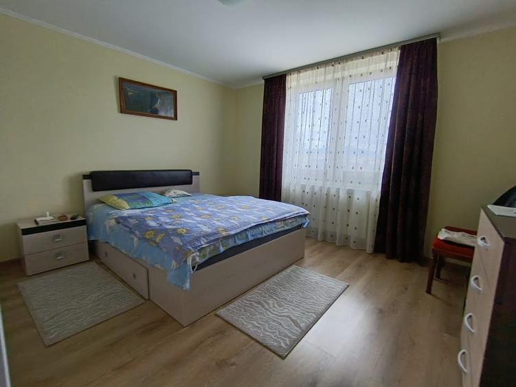 Casă cu 3 camere cu Canalizare în Est