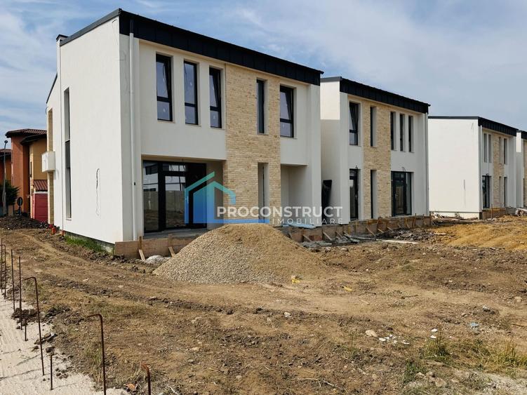 Duplex cu 4 camere cu Canalizare în Moșnița Nouă