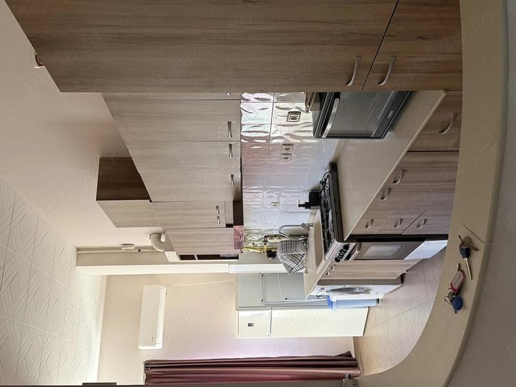 Apartament cu 3 camere decomandat în Delfinariu