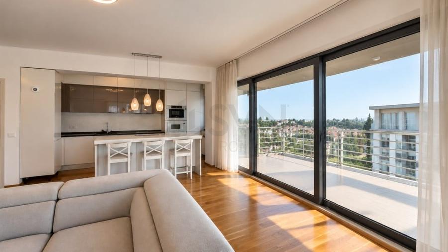 Apartament cu 3 camere decomandat în Băneasa