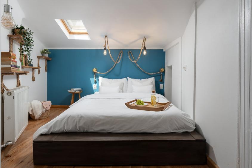 Apartament cu 3 camere semidecomandat, mobilat în Ultracentral