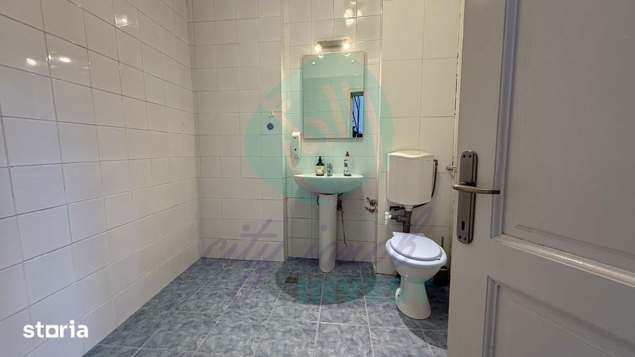 Casă cu 9 camere cu Teren 107 Mp în Moșilor