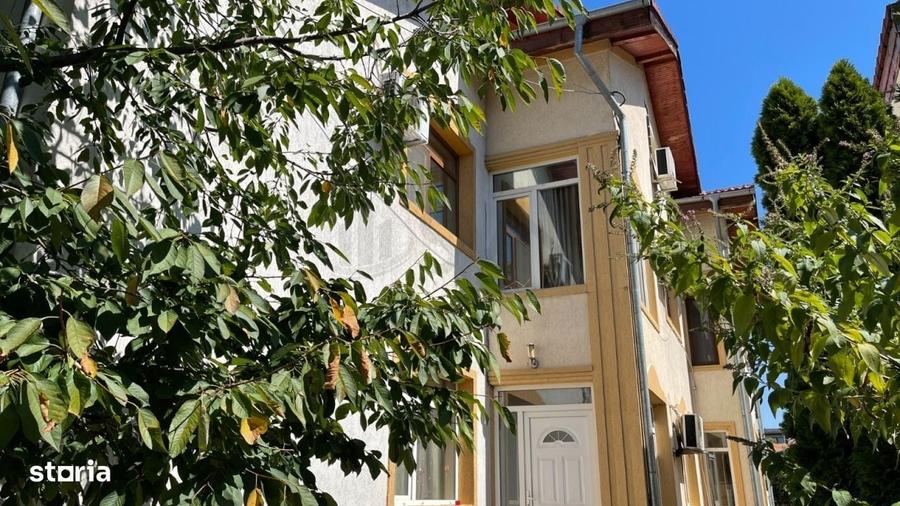 Casă cu 4 camere în Dămăroaia