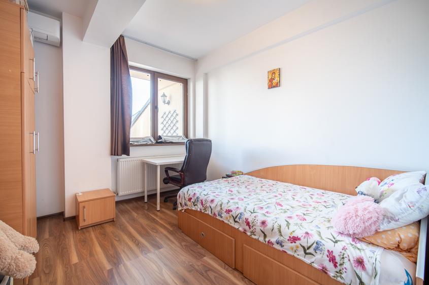 Apartament cu 3 camere în 1 Mai