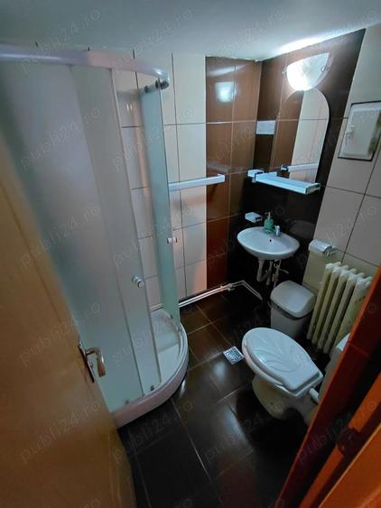 Casă cu 6 camere cu Teren 90 Mp în Central