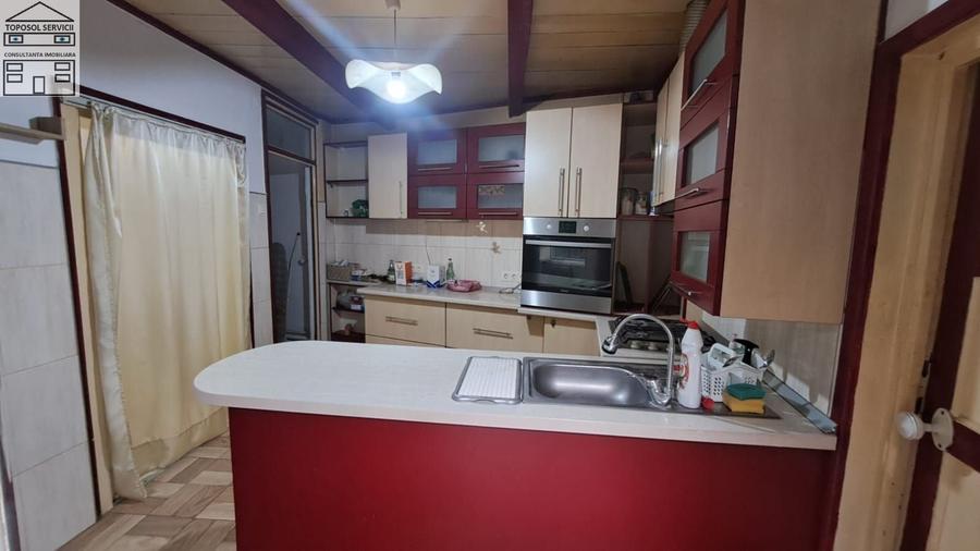 Casă individuală cu 6 camere cu Teren 580 Mp în Central