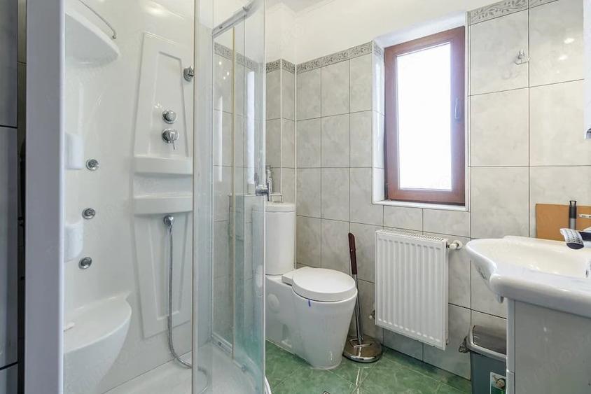 Casă cu 4 camere cu Teren 186 Mp în 1 Decembrie