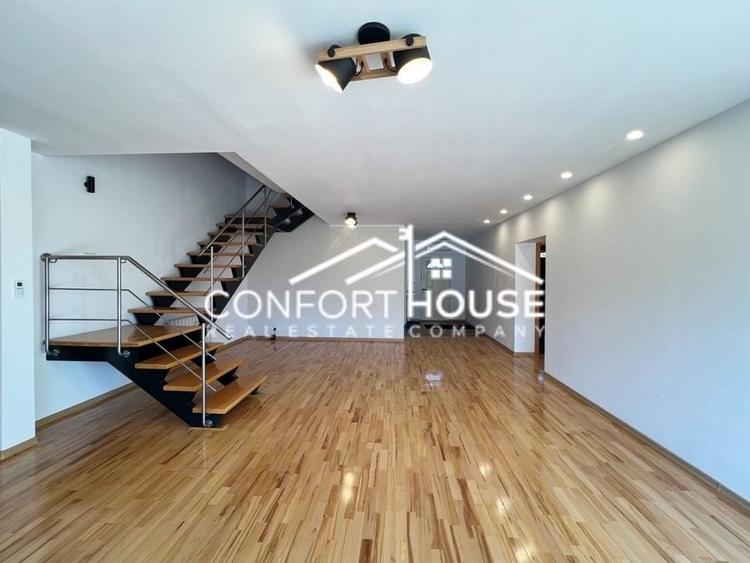 Duplex cu 6 camere cu Piscina în Iancu Nicolae