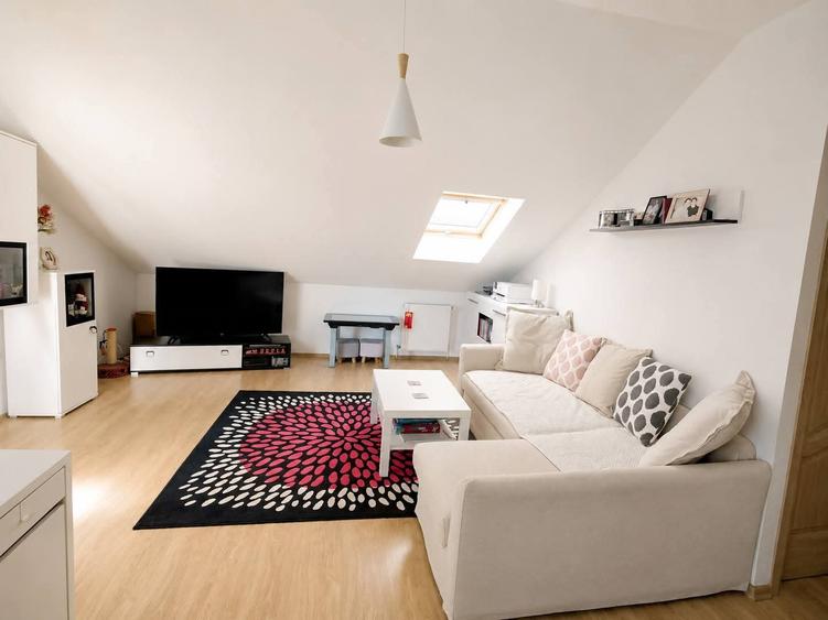 Apartament cu 3 camere decomandat, mobilat în Braytim