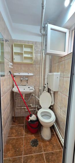 Apartament cu 2 camere semidecomandat în Podu Roș