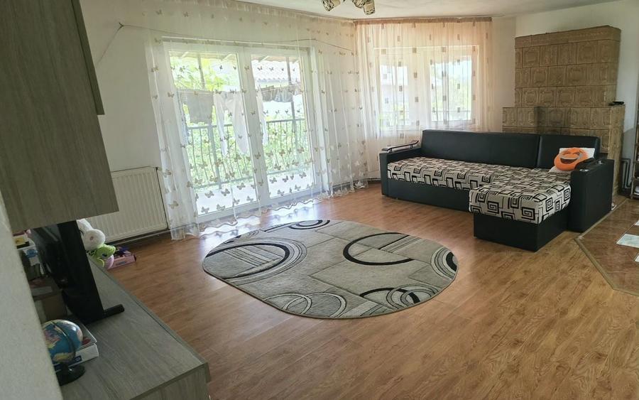 Casă cu 4 camere în Coșești