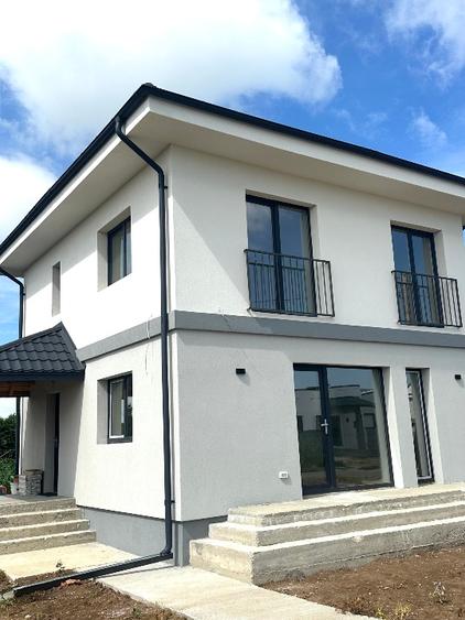 Casă individuală cu 3 camere cu Teren 220 Mp în Dumitrana
