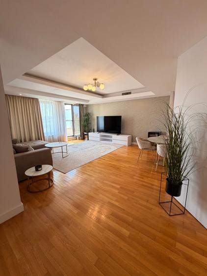 Apartament cu 3 camere semidecomandat în Herăstrău