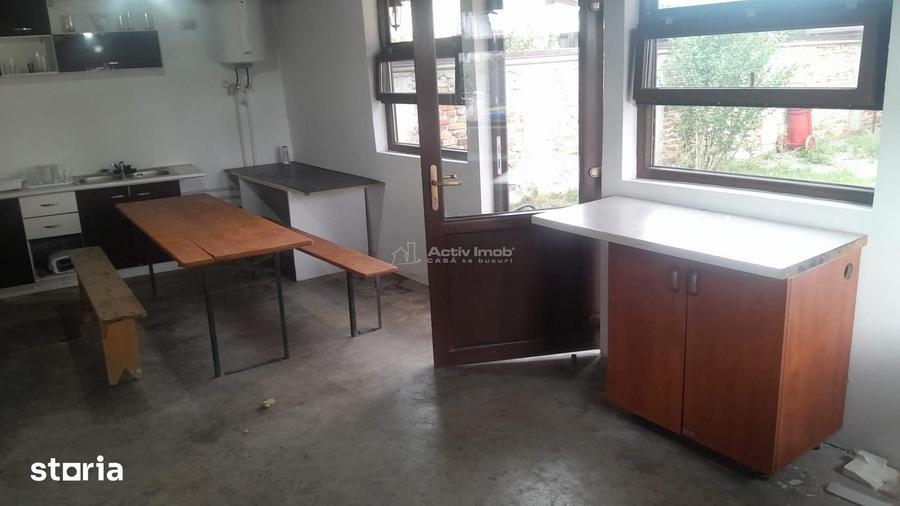 Casă cu 10 camere cu Teren 800 Mp în Cristian
