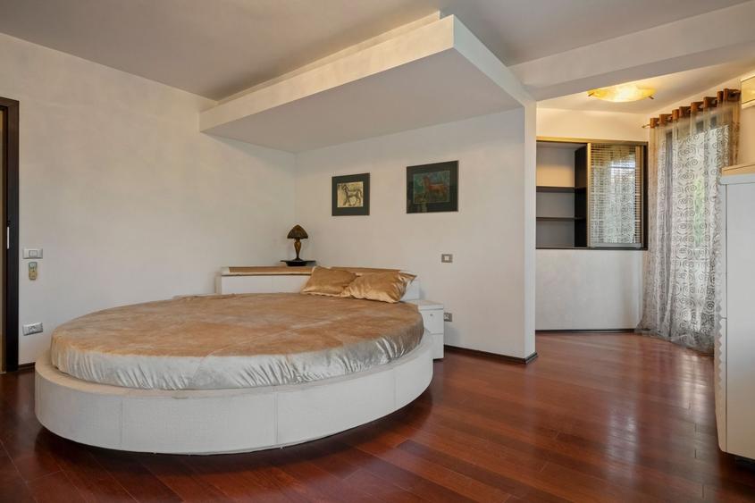 Duplex cu 5 camere cu Canalizare în Central