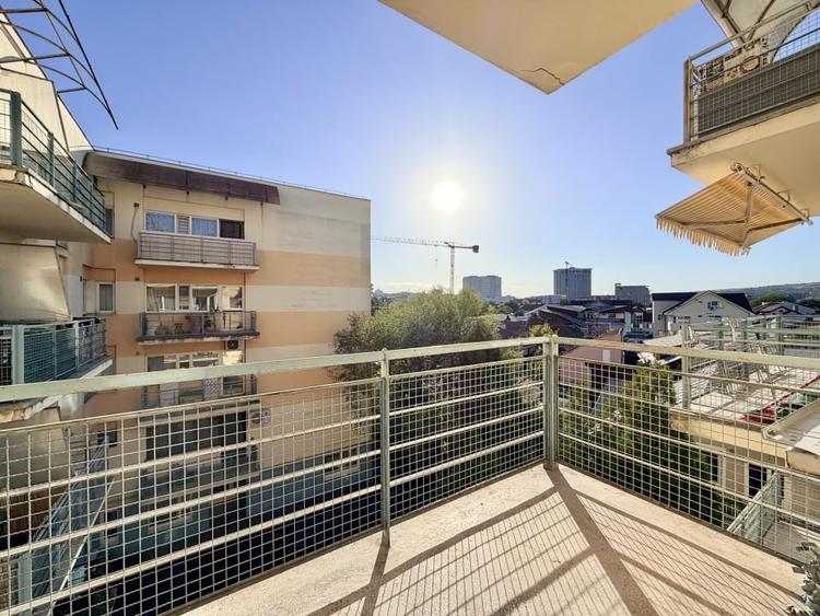 Apartament cu 2 camere semidecomandat, mobilat în Mărăști