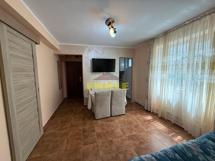 Apartament cu 3 camere semidecomandat în Central