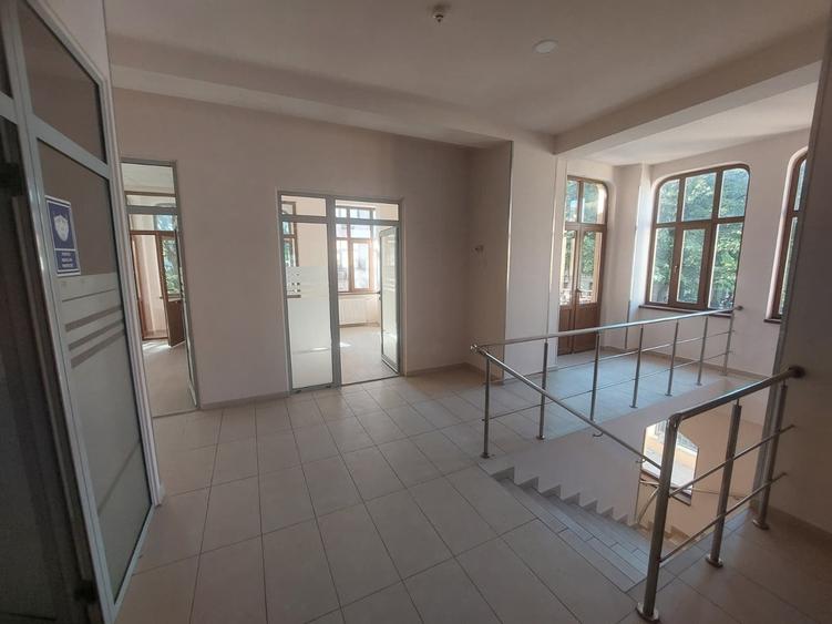 Spațiu comercial, de 390 mp, în Central