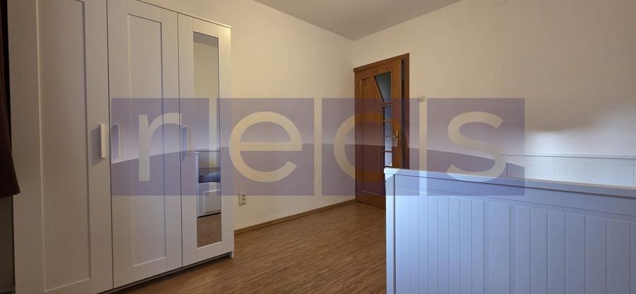 Apartament cu 4 camere semidecomandat, mobilat în Tineretului