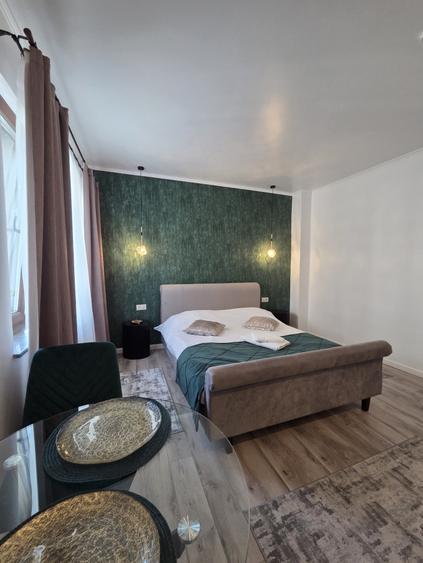 STUDIO | PENINSULA | AFACERE LA CHEIE - 2