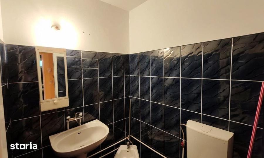 Apartament cu 4 camere decomandat în Micro 21