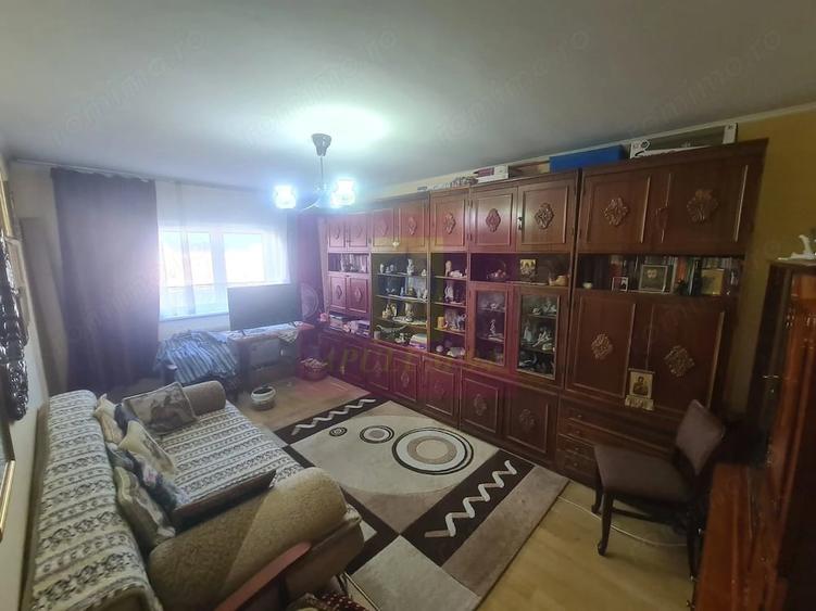 Apartament cu 3 camere decomandat în Câmpina