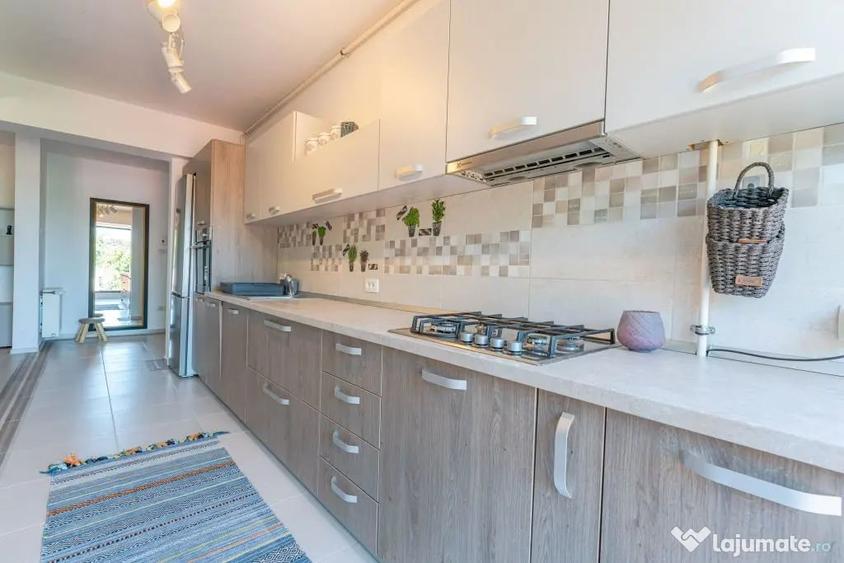 Apartament cu 3 camere decomandat în Central