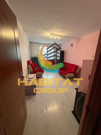 Apartament cu 4 camere semidecomandat, mobilat în Berceni