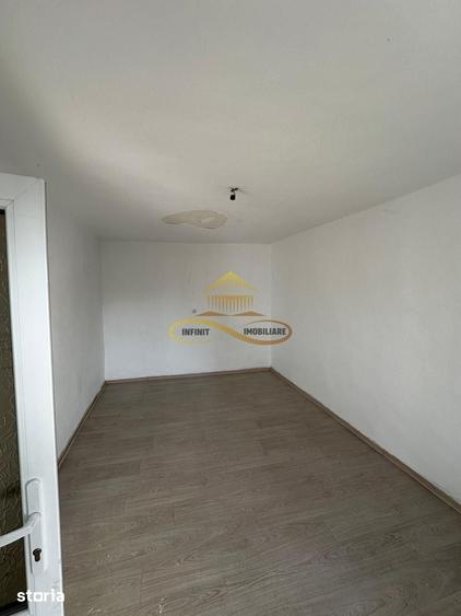 Casă cu 2 camere cu Teren 779 Mp în Tache