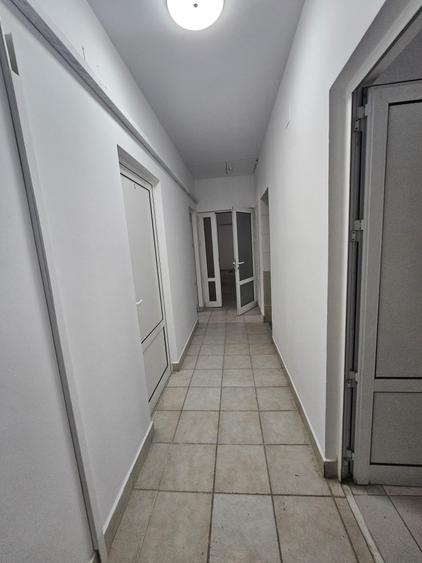 Casă individuală cu 8 camere cu Canalizare în Simeria