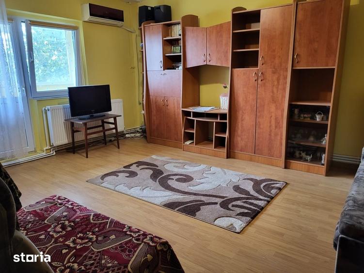 Apartament cu 3 camere decomandat în Anda