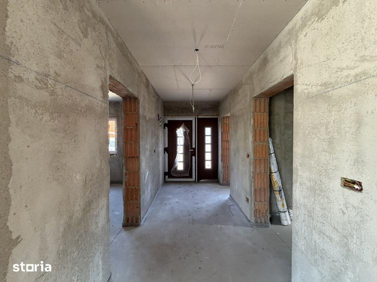 Casă cu 6 camere cu Teren 400 Mp în Central