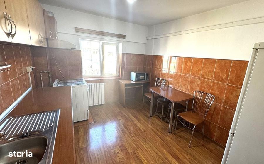 Apartament cu 3 camere decomandat în Bughea de Sus