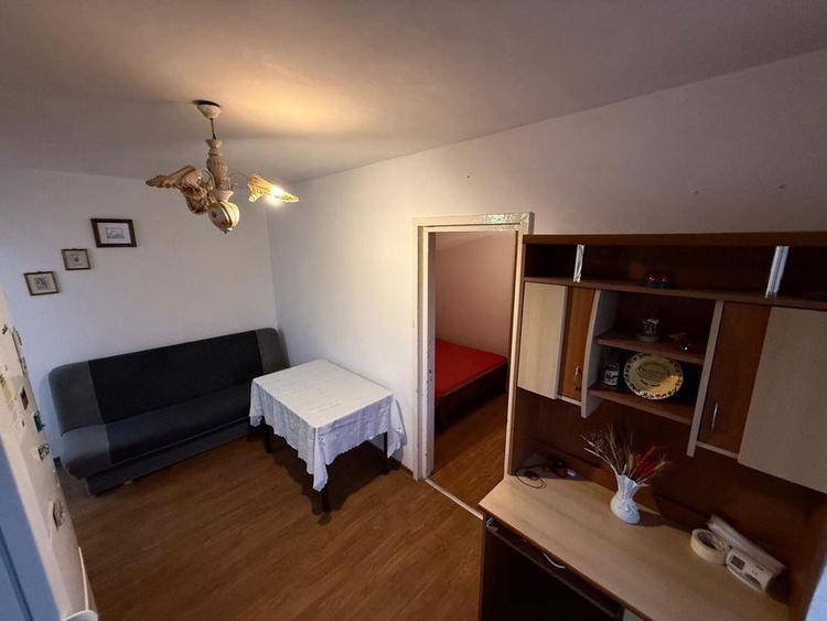 Apartament cu 2 camere semidecomandat, mobilat în Podu Roș