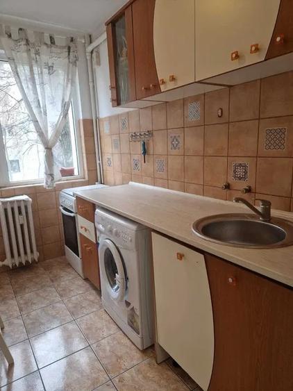 Apartament cu 2 camere semidecomandat, mobilat în Pajura