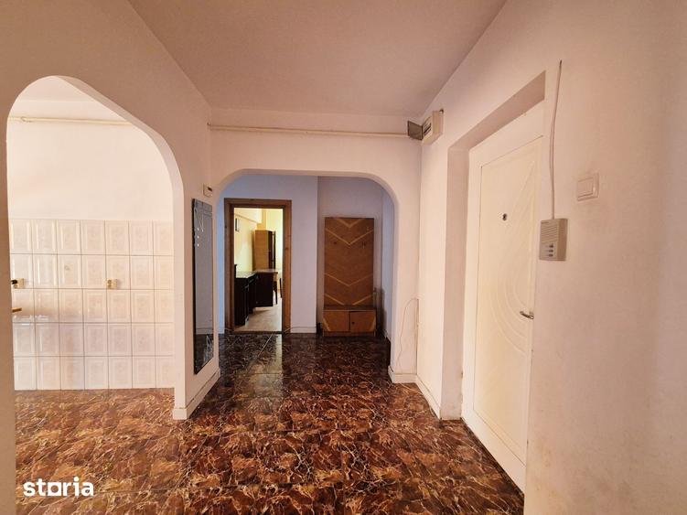Apartament cu 3 camere decomandat în 1 Mai