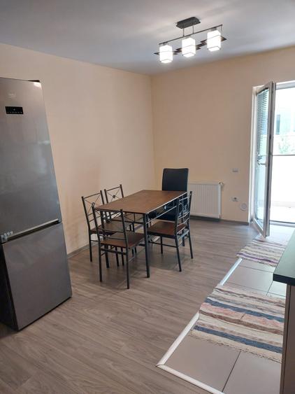 Apartament cu 3 camere semidecomandat, mobilat în Florești