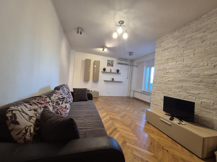 Apartament cu 2 camere decomandat în 1 Mai